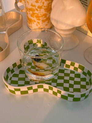 Chic plate with ceramic grids Dessert