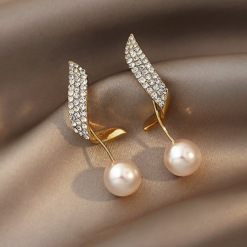 Exquisite Pearl Drop Earrings